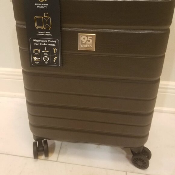 New Skyway Luggage Vo. Epic 2.0 Collection Carry-On Never used - Picture 2 of 5